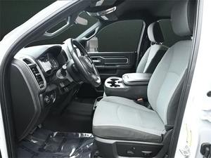 Camioneta Ram 2500 Big Horn 2024 con Volante a la Izquierda, 6 Plazas y Alta Potencia - Product Image 3