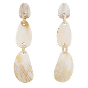 Portez des boucles d'oreilles en corne de buffle à la mode Caractéristique écologique - Product Image 1