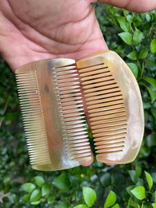 Peine Desenredante Antiestático de Dientes Anchos Hecho a Mano con Cuerno de Búfalo Natural Pulido para el Cuidado del Cabello Grueso, Rizado y Largo - Product Image 4