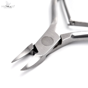 Coupe-cuticules en acier inoxydable, pince à ongles, ciseaux, éliminateur de peaux mortes, pince pour les doigts et les orteils par INNOVAMED INSTRUMENTS - Product Image 3
