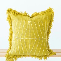 Housse de coussin décorative en coton blanc, style bohème minimaliste, avec franges et pompons – Faite à la main pour accentuer votre canapé moderne