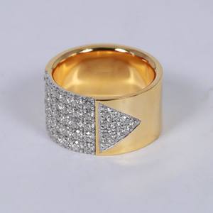 Anillo de diamantes de moda estilo hip hop para hombre, elaborado en oro amarillo de 14 quilates con diamantes cultivados en laboratorio. - Product Image 2