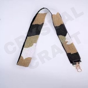 Botas de vaquero rosas, correas personalizadas para bolso con cuentas de semillas de oro blanco, accesorio de moda 'Hook Em Horns', correa para monedero con cuentas - Product Image 5