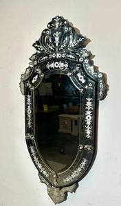 Miroir vénitien gravé avec un blason orné rubis - Product Image 3