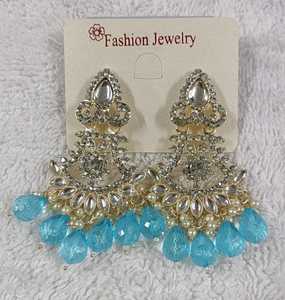 ต่างหูมุกอินเทรนด์สำหรับผู้หญิงในอินเดียสำหรับใส่ในสำนักงานทุกวันดูชุดลำลอง - Product Image 3