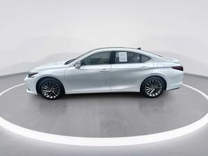 Sedán Automático de Lujo 2024 E-S de 8 Velocidades, Usado Certificado, Tracción Delantera - Product Image 5