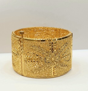 กำไลข้อมือชุบทอง 24K สำหรับผู้หญิง SARA - สไตล์คลาสสิกสำหรับงานปาร์ตี้ - Product Image 2
