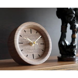 Reloj de mesa de madera de excelente mano de obra que combina el apelo estético y el diseño funcional sin esfuerzo. - Product Image 1