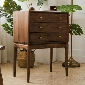 Mesita de noche Django Premium con elegante acabado de madera, diseño moderno y almacenamiento espacioso para la comodidad del estilo del dormitorio - Product Image 1