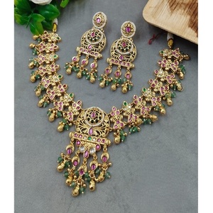 Ensemble collier et boucles d'oreilles en or plaqué de qualité supérieure, orné de pierres Kundan Polki Rajwadi, pour femmes, style traditionnel pour mariage. - Product Image 1