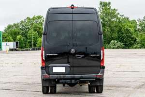 Sprinter Van 2023, Tracción en las Cuatro Ruedas, Turbo, Bajo Kilometraje, Caja de Cambios Automática, Volante a la Izquierda, Color Oscuro, Neumáticos R18 - Product Image 3