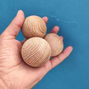Boules en bois de chêne naturel faites à la main, sphères décoratives lisses et polies pour l'artisanat, la décoration intérieure et les projets de bricolage - Product Image 5