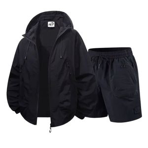 Conjunto cortavientos negro OEM hecho a medida con múltiples bolsillos chaqueta con capucha y cremallera y manga larga corta de tela de poliamida - Product Image 1