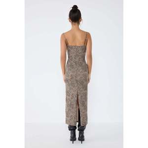 Vestido midi con tirantes y abertura en la espalda - Product Image 5