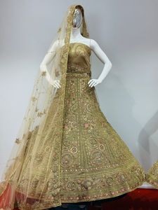 Lehenga Choli de Diseño Exclusivo para Novias, con Pedrería Jarkan y Bordados, Traje de Boda Indio-Pakistaní - Product Image 6