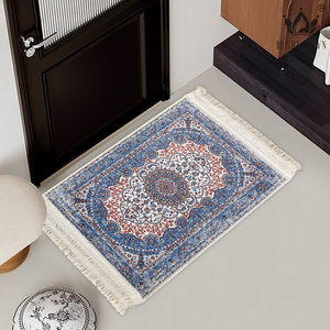 Tapis de porte en velours personnalisé, antidérapant avec dos à pois et bordure à pompons, lavable, en polyester, pour la décoration de la maison - Product Image 3