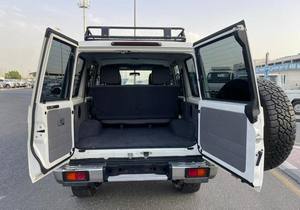 Toyota Land Cruiser Hardtop GXL 2018 RHD d'Occasion à Vendre depuis le Japon, Dubaï, Allemagne – Offre Exceptionnelle - Product Image 4