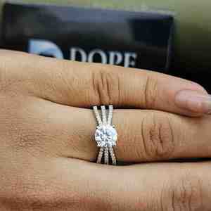 Anillos de Compromiso Elegantes de Moissanita, Corte Brillante Redondo, Diseño de Vástago Dividido, Acero Inoxidable, Chapado en Oro de 18 Quilates, para Regalo de San Valentín - Product Image 5