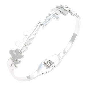 Braccialetto elegante in acciaio inossidabile placcato oro per le donne - Product Image 1