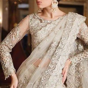 Vente chaude magnifiquement conçu femmes Saree mariage et fête porter à la main brodé Sarees nouveau Design femmes robes de soirée - Product Image 4