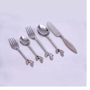 Ensemble de couverts faits à la main, forgés à la main, de haute qualité, ensemble de couverts modernes en métal, élégant pour la décoration de la maison, de l'hôtel, à prix avantageux - Product Image 5