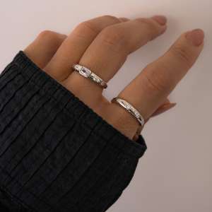 Anillos de Plata de Ley 925 Personalizables con Circonita Cúbica de Corte Baguette Clásico de Alta Calidad para Bodas y Fiestas - Product Image 3