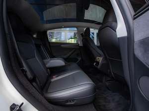 Modèle Y 2025 Longue Portée Restylé avec Toit Métallique Automatique, Sièges en Cuir, Batterie au Lithium, Caractéristiques Premium, Conduite à Gauche, Noir Foncé - Product Image 6