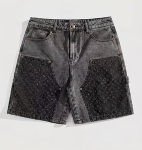 Shorts en jean pour homme, motif patchwork, taille mi-haute, fermeture boutonnée, entrejambe de 5 pouces, style urbain, tissu en coton respirant et coupe-vent - Product Image 1