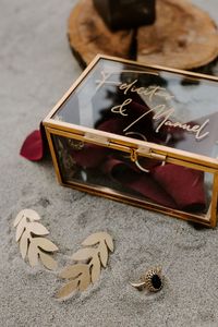 กล่องเครื่องประดับแก้วสี่เหลี่ยมสุดหรูพร้อมผิวสีทองดีไซน์เป็นมิตรกับสิ่งแวดล้อมเพื่อความหรูหราและการนำเสนอที่ประณีต - Product Image 2