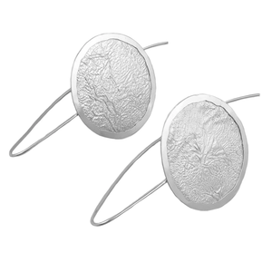 Boucles d'oreilles géométriques vintage en laiton, style sud-ouest, texture perlée, or jaune, collection automne 2025 - Product Image 5