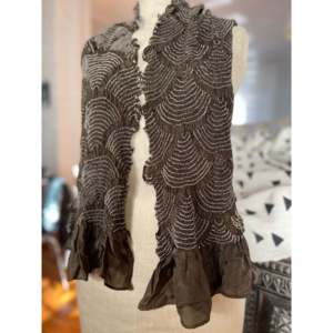 Pañuelo Satinado Khaki Dune 2 con Diseño Bandhani de Mil Puntos, Estampado Personalizado a Mano, Estilo Twill Largo para Primavera, Verano y Otoño - Product Image 3