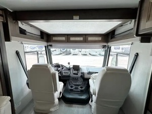 ผู้จำหน่ายรถบ้านมือสอง ปี 2023 รุ่น Coach men RV Encore Class A เครื่องยนต์แก๊ส 355DS พร้อมขาย - Product Image 4