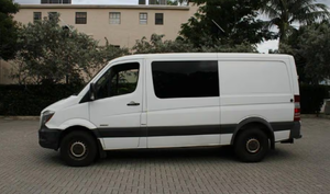 8BTPE7CDXGE121812 2016 Fourgon utilitaire pleine grandeur RWD 3.0L V6 Faible kilométrage - Product Image 6