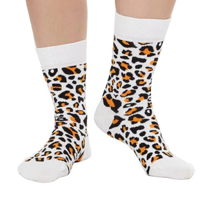 ODM Leopard Print Crew Calcetines para hombres y mujeres Cómodo Elástico Uso diario Mezcla de algodón transpirable Hecho en Vietnam - Product Image 1