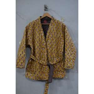 Chaqueta de kimono acolchada con estampado de bloque ligero Chaqueta de algodón indio hecha a mano para viajes y ropa informal a precio de fábrica - Product Image 1