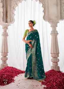 Último diseñador Pure Viscose Dola Silk Contrast Pallu Border Saree de Fab Zone - Product Image 4