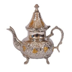 กาน้ำชาทองเหลืองแข็งแบบโบราณพร้อมด้ามจับชุบทองและที่ตักชา - Product Image 4