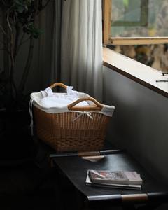 Grand panier à linge en rotin fait à la main, panier de rangement en osier naturel tissé à la main, organisateur et décoration écologiques pour la maison - Product Image 3