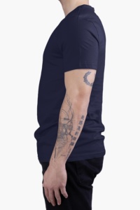 Camiseta Unisex con Cuello en V, Estampado Personalizado, Corte Regular, 100% Algodón, Transpirable, Ligera, Suave y Cómoda, Tejido de Punto - Product Image 3