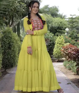 Pakaian tradisional India Kameez Salwar Pakistan siap dibuat Gaun gaya Kurtis Set untuk wanita pakaian pengantin Lehenga Choli untuk wanita