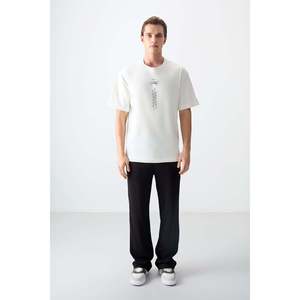 เสื้อยืดแขนสั้นพิมพ์ลายทรงโอเวอร์ไซส์เนื้อผ้าฝ้าย 100% หนานุ่ม สีเอครู สำหรับผู้ชาย ยี่ห้อ Air Jones เหมาะสำหรับใส่ลำลอง - Product Image 5