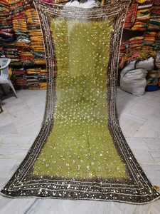 Dupatta de seda floral con diseño étnico elegante para el estilo Navratri y Diwali Chinon de AA IMPEX - Product Image 5