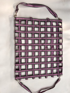 Sac à foin pour cheval pliable de haute qualité, en anglais, avec grille de nourrissage lent, disponible en toutes les couleurs et tailles, fabriqué en ruban PP, logo personnalisable - Product Image 5