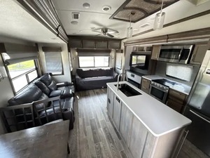 Forest River CARDINAL LIMITED 3780LFLE d'occasion 2020 prêt à la vente - Product Image 3
