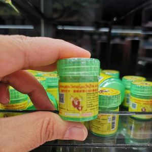 เครื่องพ่นยาทางจมูกแบบดั้งเดิมของไทยช่วยประหยัดของขวัญพิเศษสำหรับคนที่คุณรักด้วยกระปุกออมสินที่พ่นยาหนุมาน5กรัม - Product Image 3
