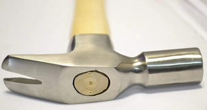 Martillo de Herrador Profesional y Eficaz con Cabeza Redonda Mustad, Reutilizable, Disponible para Todo Tipo de Herramientas Veterinarias Equinas - Product Image 2