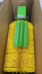 Nuevo cepillo cómodo para ganado con motor y rodamiento giratorio y diseño vertical para vacas - Product Image 5