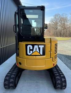 Mini-excavatrice d'occasion CAT 303.5E2, 25 CV, diesel, sur chenilles, cabine fermée, pince hydraulique, godet de 24 pouces - Product Image 2
