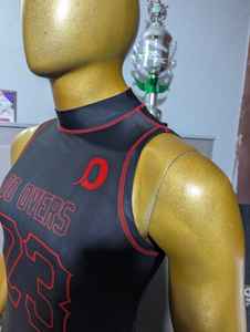 Sweat à capuche de compression d'entraînement personnalisé pour hommes 7 contre 7 Maillots de football américain à manches courtes Ajustement parfait pour les vêtements d'équipe - Product Image 4