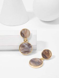 Pendientes de resina de estilo redondo con iniciales incrustadas personalizadas y dijes para piezas de moda personalizadas y usuarios creativos - Product Image 2